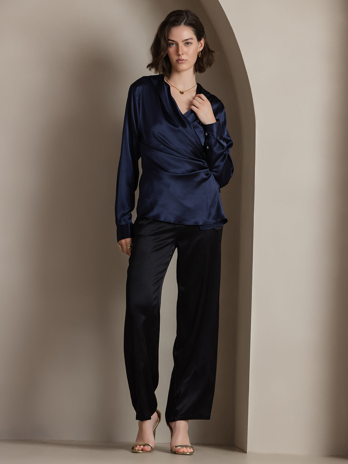 19 Momme Silk Solid Color Fashionable V-Neck Shirt