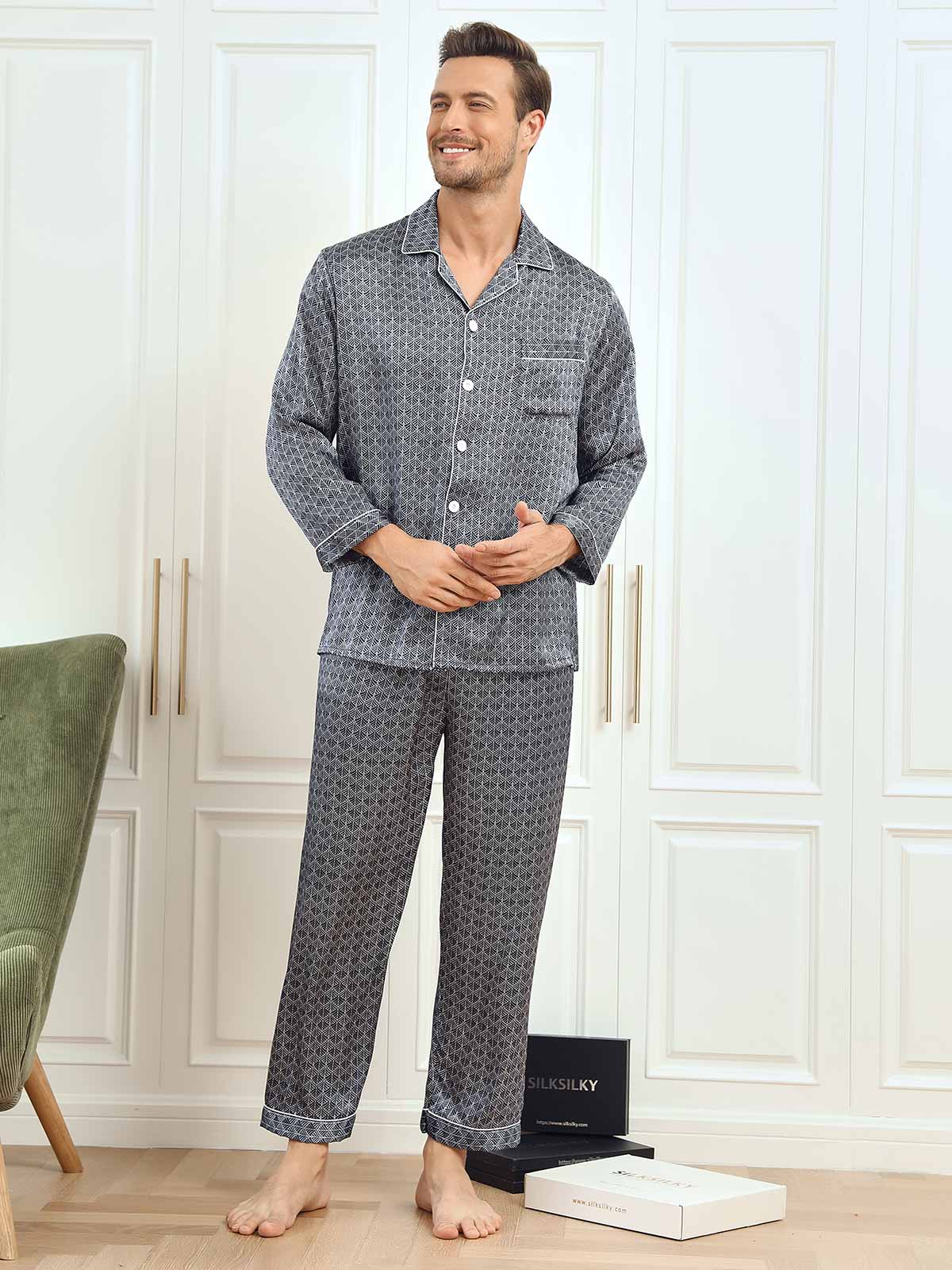 Luxurious Silk Printed Men‘s Pajama Set